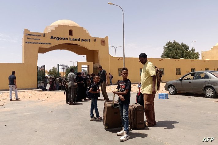 مصر استقبلت الآلاف من اللاجئين السودانيين. أرشيفية