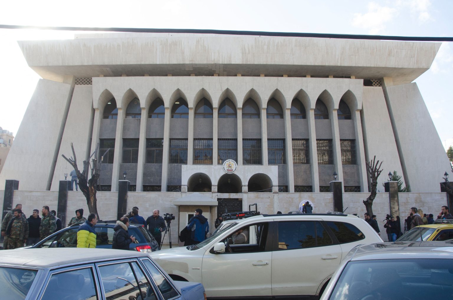 بعد 13 عاما.. السفير الإماراتي يصل سوريا