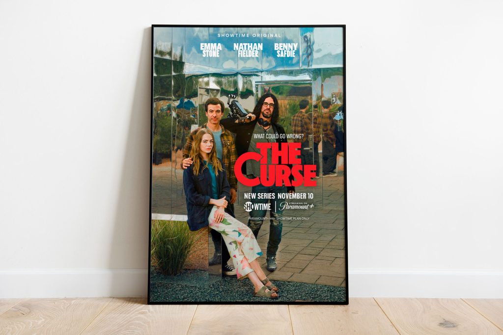 “اللعنة”.. إيما ستون تفضح عنصرية الرجل الأبيض الجديدة