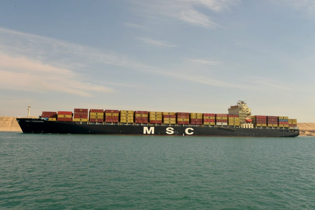 زيادة أعداد سفن الحبوب المبتعدة عن البحر الأحمر