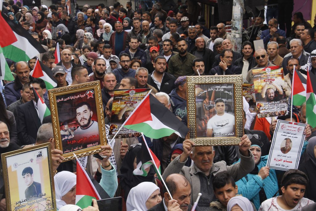 ملف الأسرى.. معادلة التحرير وجبهة الصراع الطويل مع الاحتلال