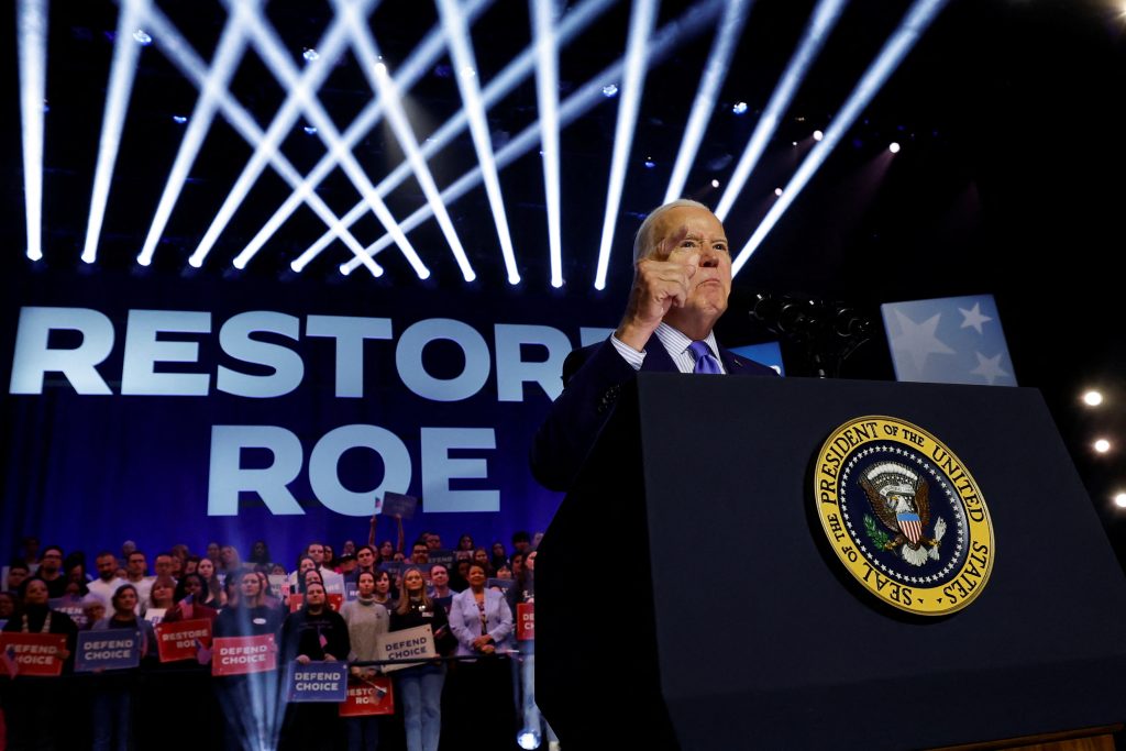 بايدن: الديمقراطية والحريات على المحك بعد فوز ترامب في نيو هامشير