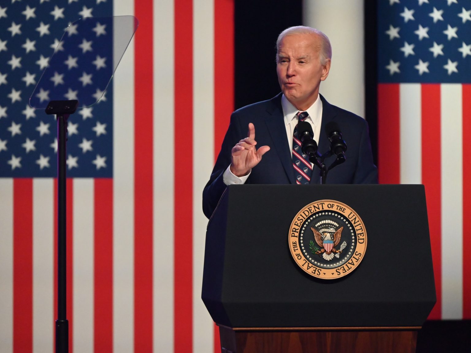 ملفا الهجرة وأوكرانيا يفاقمان خلاف بايدن والجمهوريين