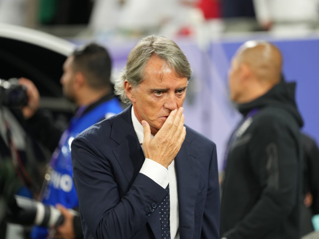 رئيس الاتحاد السعودي ينتقد خروج مانشيني قبل انتهاء مباراة كوريا والمدرب يعتذر