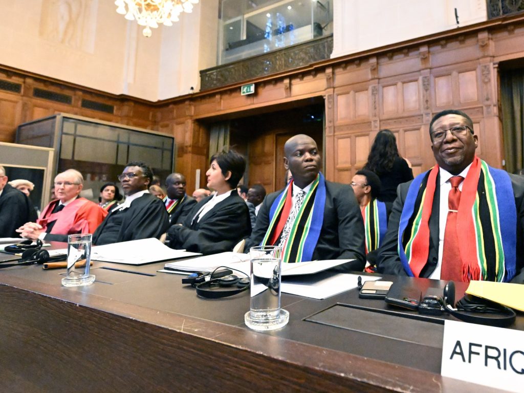 قانونيون: إسرائيل تخاطر إذا لم تنفذ أمر “العدل الدولية”