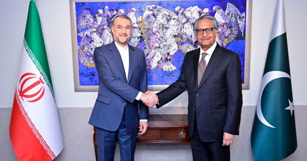 باكستان وإيران تنزعان فتيل الأزمة وتتفقان على تعزيز العلاقات