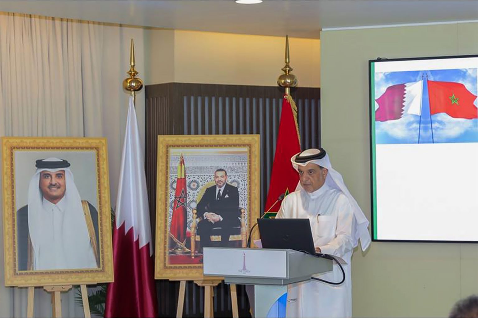 وفد مغربي في قطر يبحث تكثيف الاستثمارات بين الرباط والدوحة