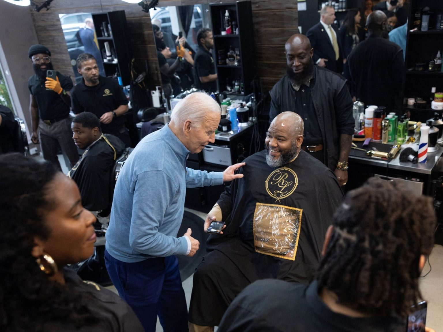 بايدن يسعى لتعزيز حظوظه بين الناخبين السود وترامب ينتقد مشروع قانون الحدود