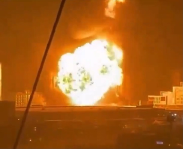 حادث سير وانفجار ضخم.. فيديو يوثق “كارثة” أسفرت عن قتلى في منغوليا