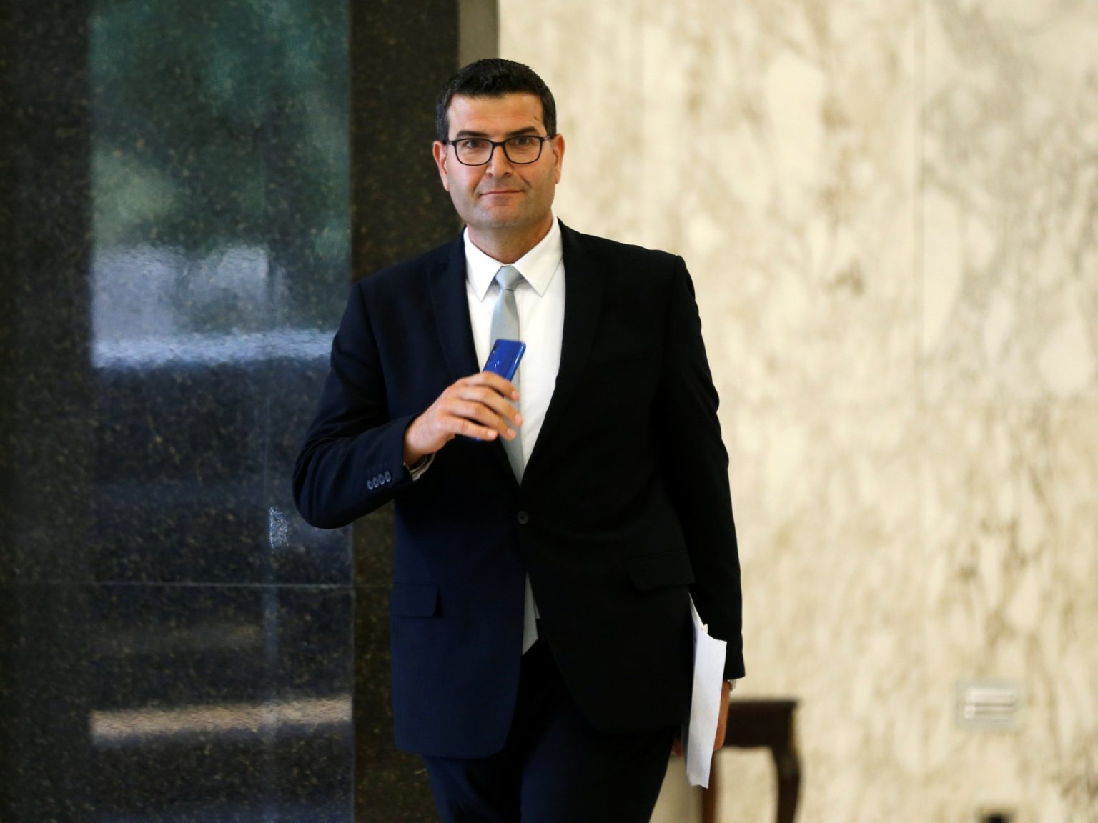 وزير الزراعة اللبناني للجزيرة نت: خسائر الاقتصاد ضخمة بسبب استخدام إسرائيل الفوسفور الأبيض