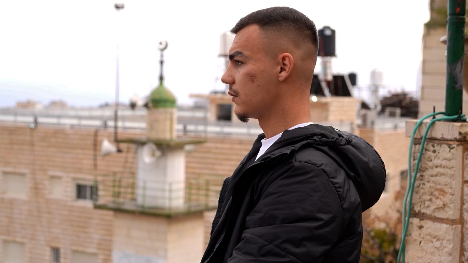 القدس.. ما قصة قطب الذي تحول من ضحية إلى متهم رهن الحبس المنزلي؟