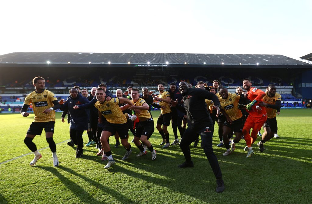 لا هواة ولا محترفون.. سحر “ميدستون” في كأس الاتحاد الإنكليزي