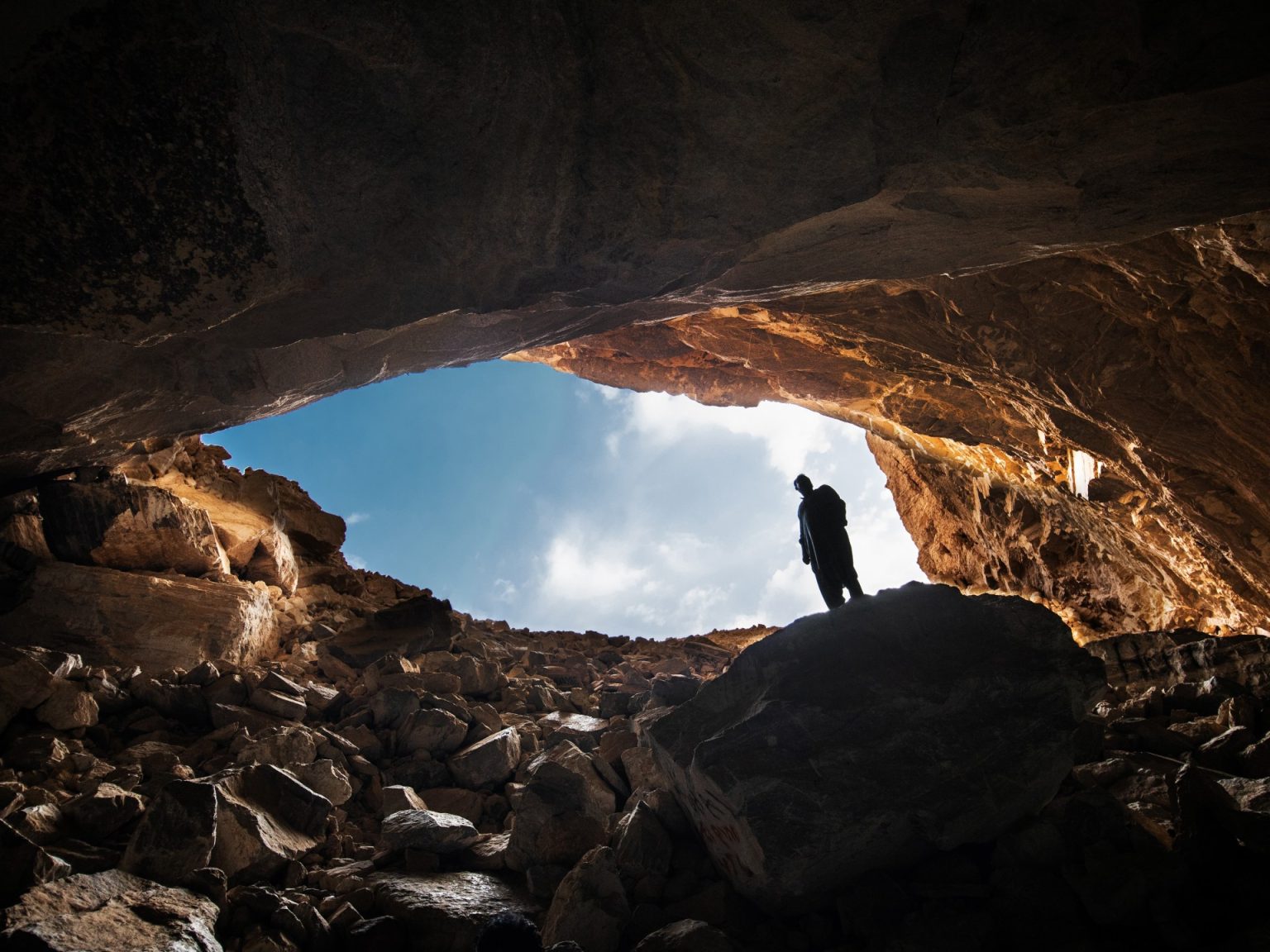 كهف أبو الوعول.. معلم جديد لتعزيز السياحة البيئية في السعودية