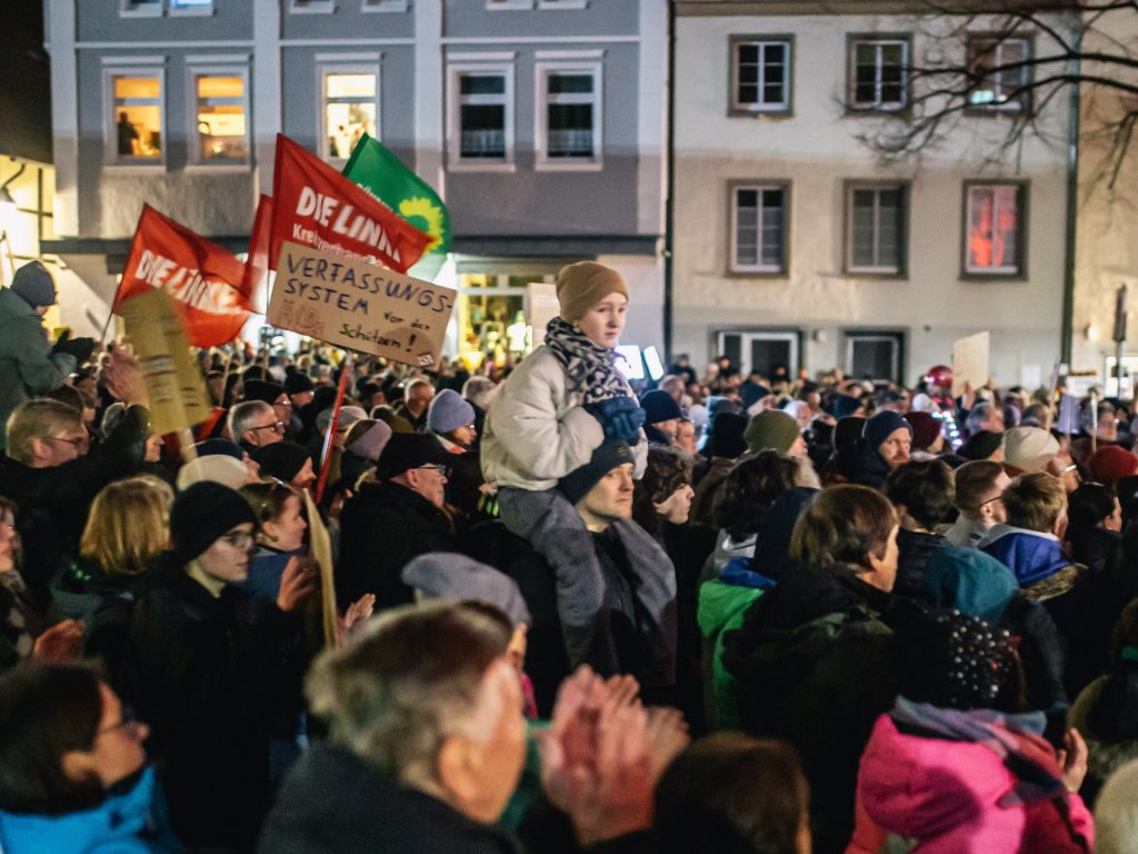 هزيمة انتخابية لليمين المتطرف بألمانيا على وقع مظاهرات مناهضة