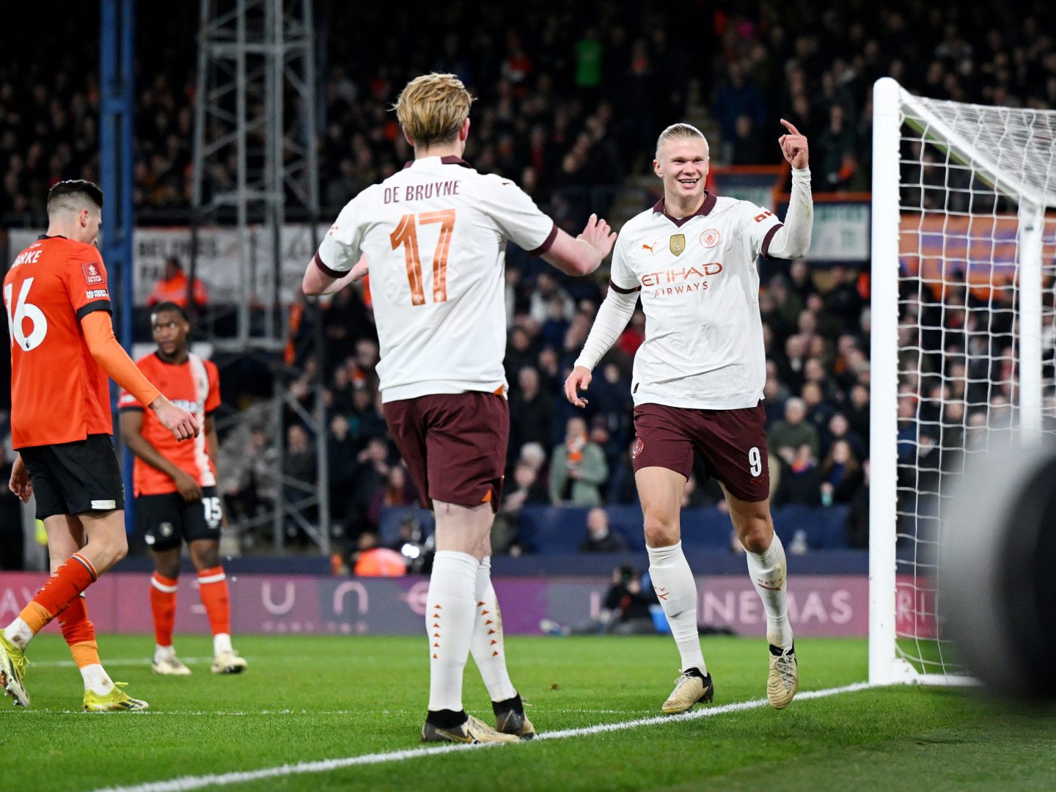 هالاند يسجل خماسية ودي بروين يصنع 4 أهداف ومانشستر سيتي يعبر لربع نهائي كأس الاتحاد