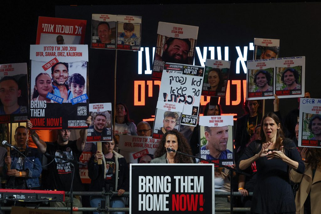 رهينة سابقة لدى حماس: نتنياهو يفكر في نفسه أكثر من تفكيره فينا