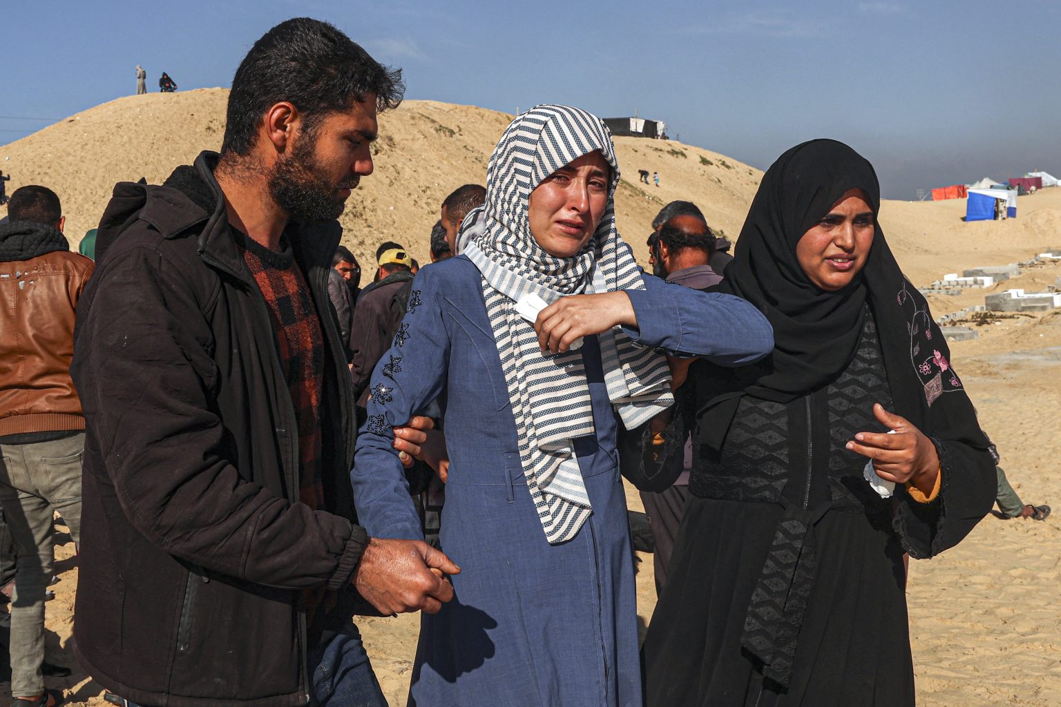 بلومبرغ: بريطانيا تدرس تقييد تصدير بعض الأسلحة إلى إسرائيل إذا هاجمت رفح