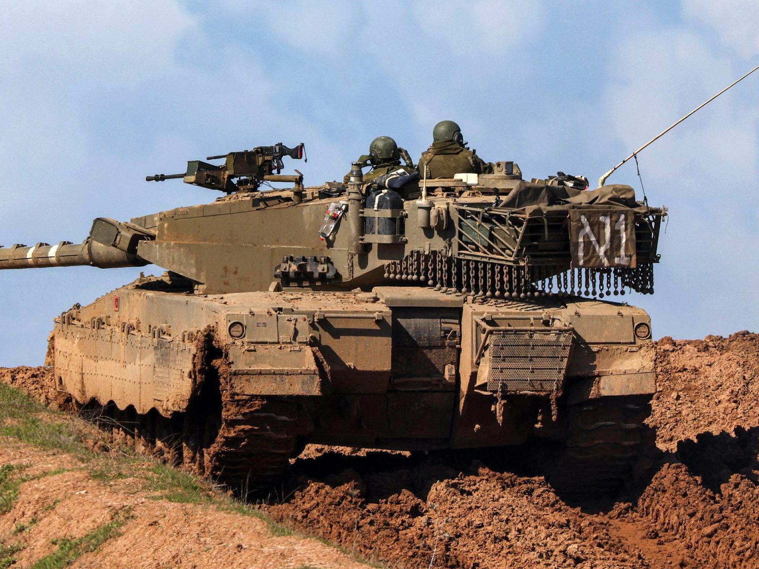 أسوشيتد برس تكشف عمليات إسرائيلية جديدة لإنشاء منطقة عازلة في غزة