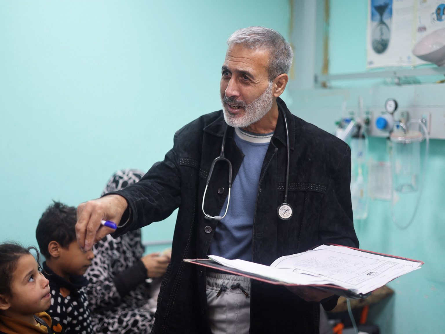 طبيب من غزة يحكي قصة احتجازه 45 يوما لدى الاحتلال