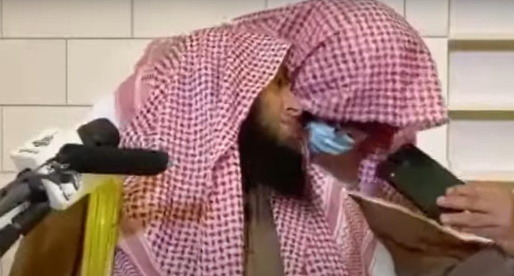 “جاء توجيه”.. حقيقة فيديو إيقاف محاضرة في السعودية بعد الدعاء لفلسطين