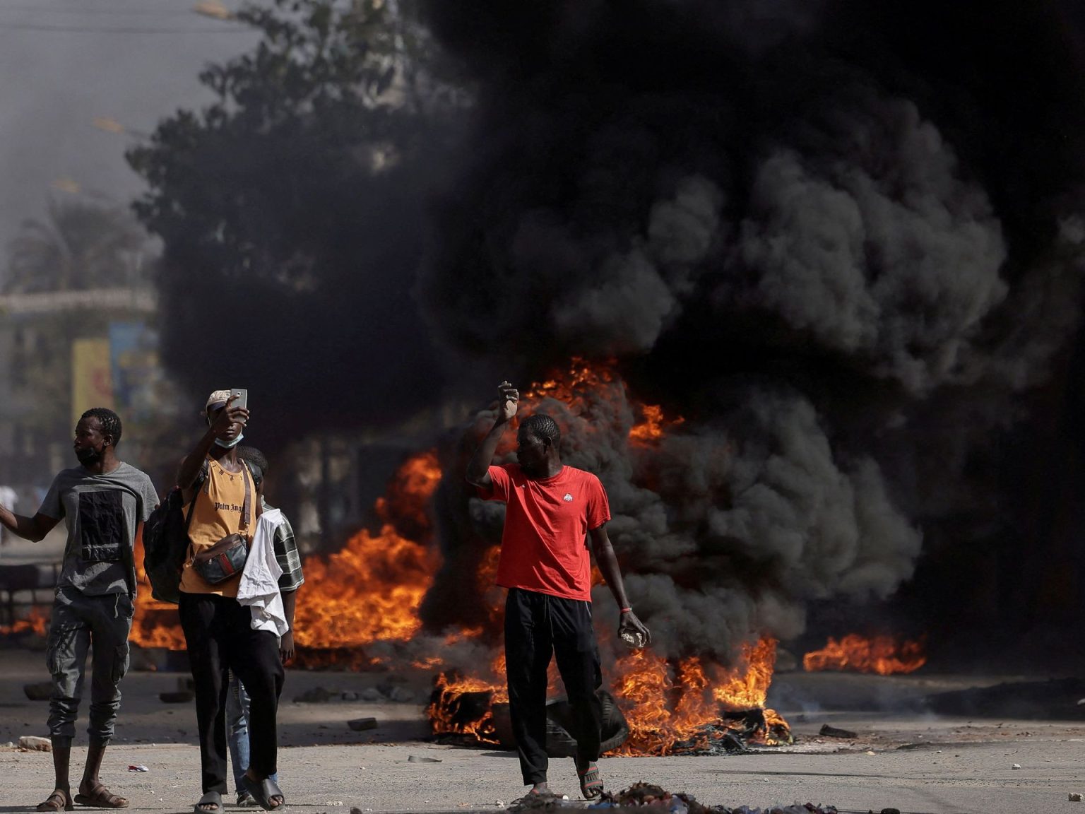 غضب يتمدد وسيناريوهات مفتوحة.. السنغال تغرق في مأزق تأجيل الانتخابات