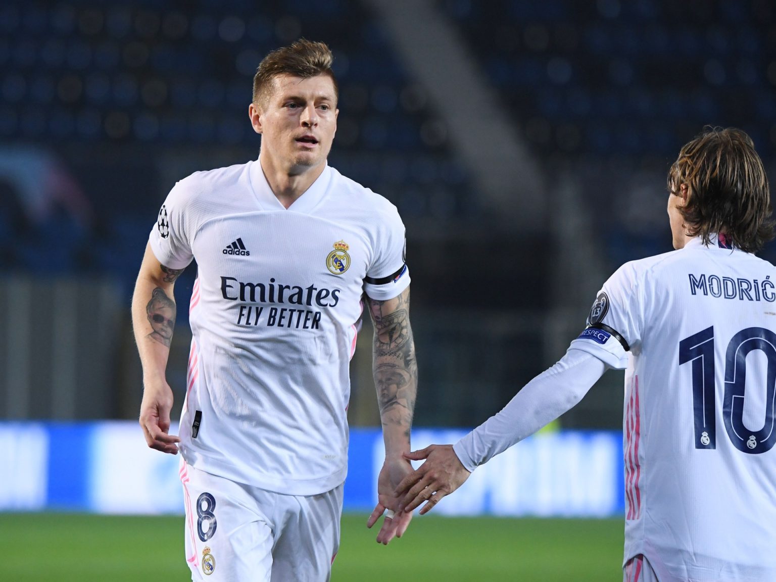 هل يجدد ريال مدريد عقدي مودريتش وكروس؟