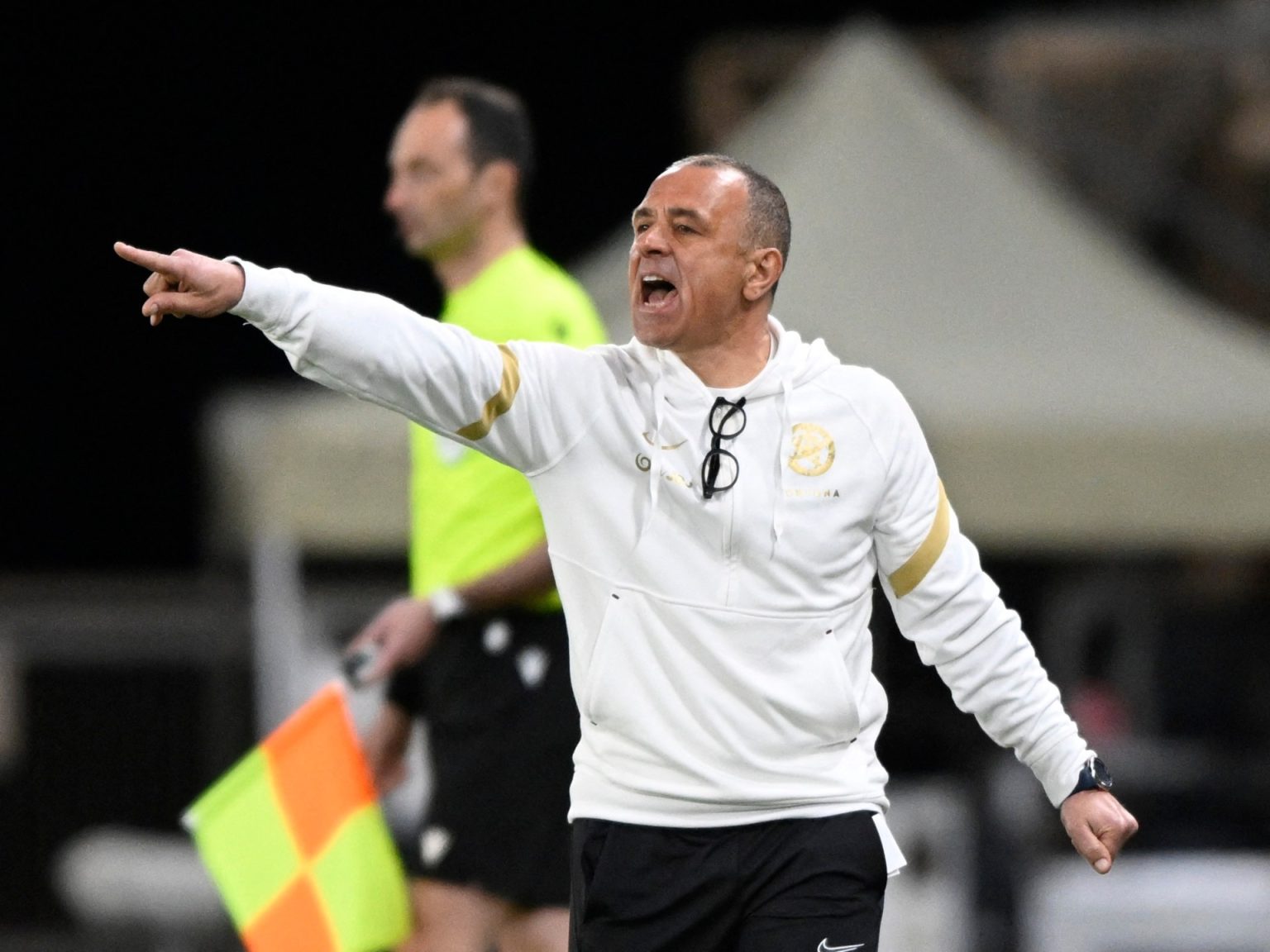 نابولي يقيل مدربه قبل استضافة برشلونة الأربعاء بذهاب ثمن نهائي دوري الأبطال