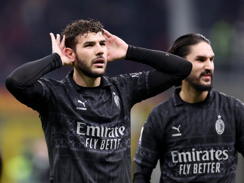 ميلان يعمق جراح نابولي في الدوري الإيطالي