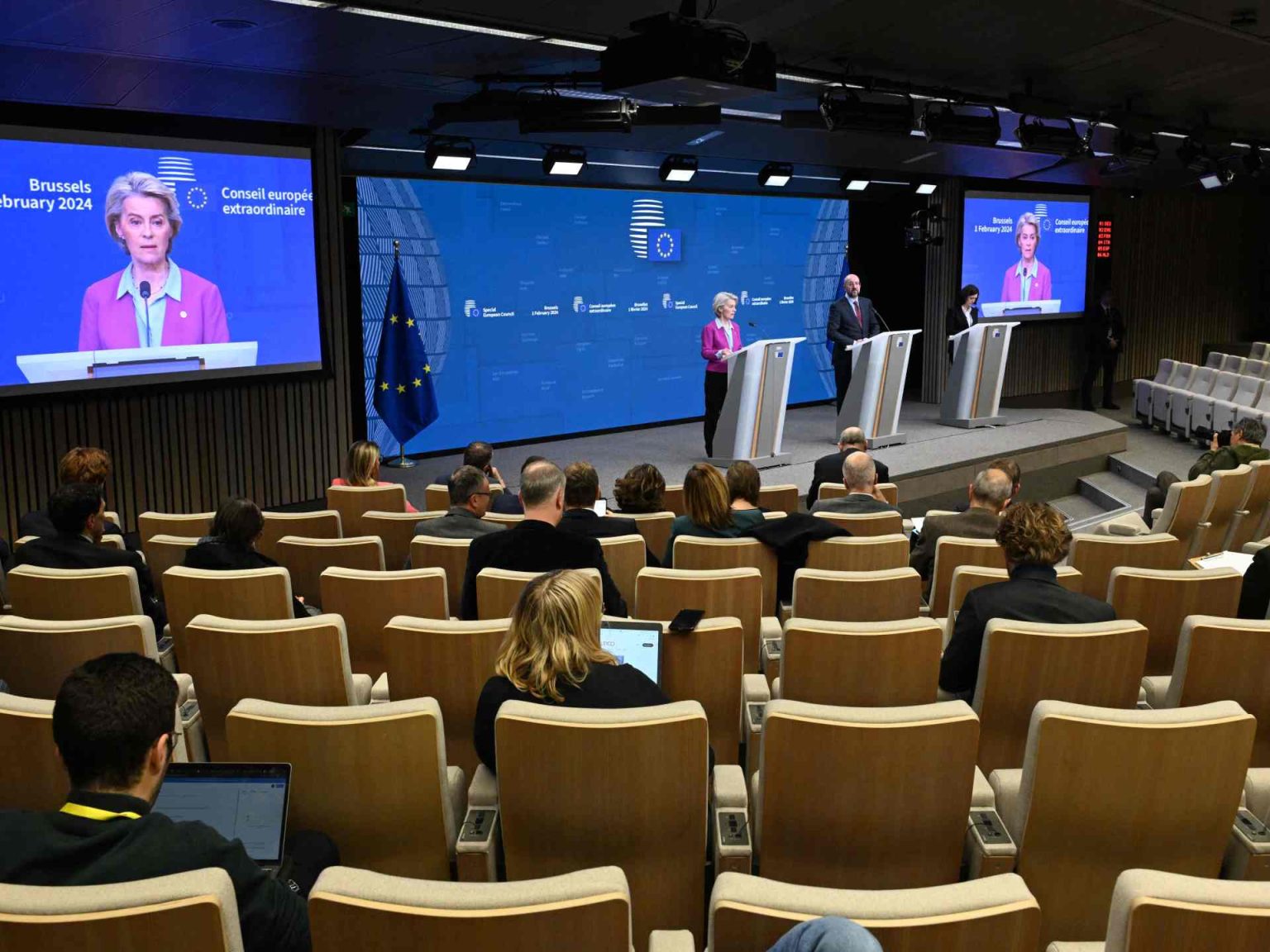 رسالة لموسكو وأخرى لواشنطن.. الاتحاد الأوروبي يقرّ مساعدات لأوكرانيا