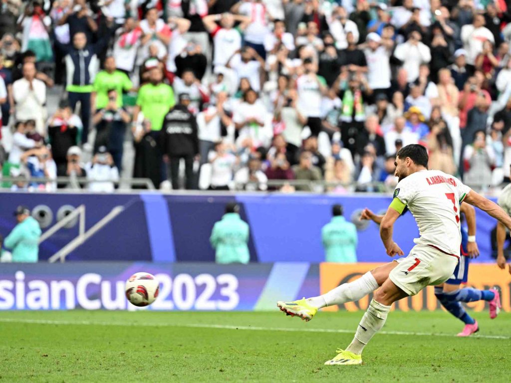 شاهد.. إيران تهزم اليابان في الوقت القاتل وتعبر لنصف نهائي كأس آسيا