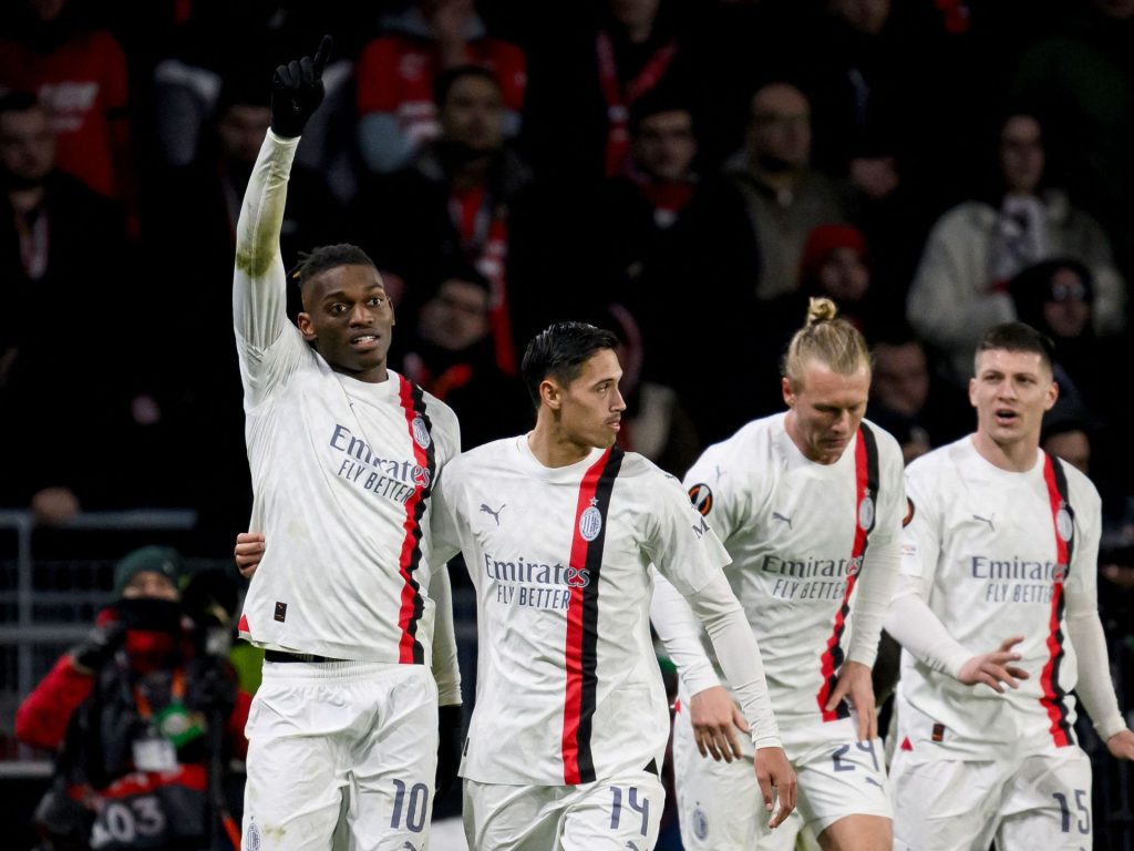 ميلان وبنفيكا يتأهلان لثمن نهائي الدوري الأوروبي