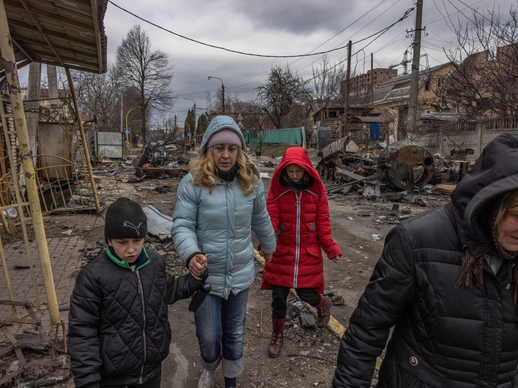 أرامل الحرب في أوكرانيا بين محنة الفقد ونعمة التعويض المالي