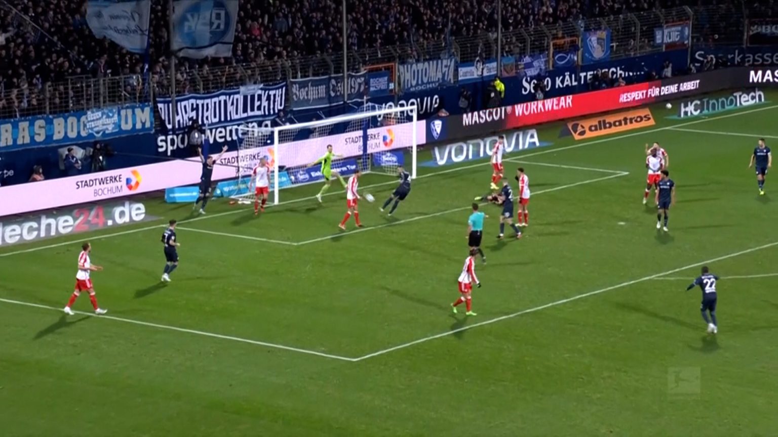 لقطة اليوم.. حارس بنفيكا تسبب بهدف ثم عوض خطأه بسرعة