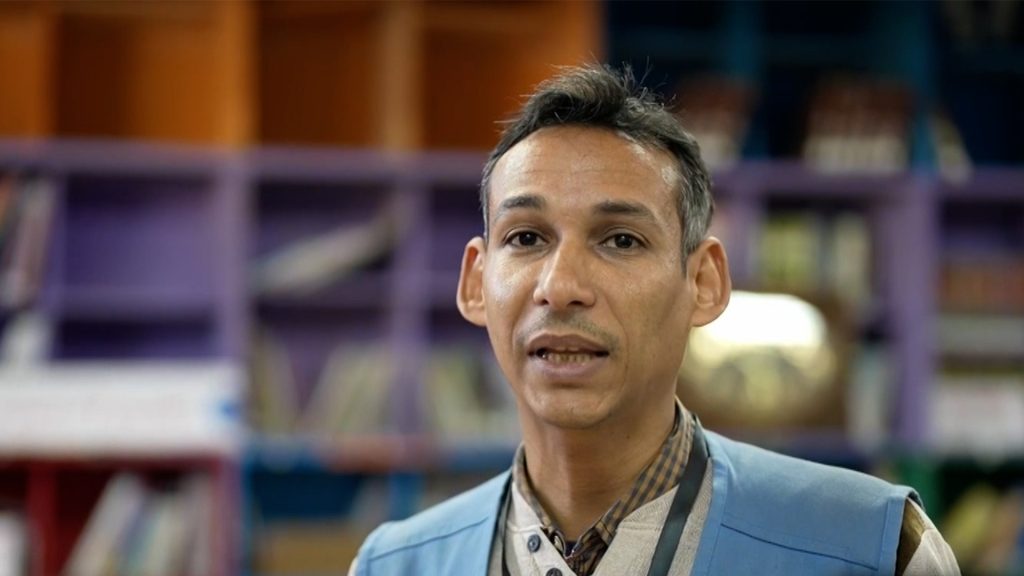 “نضوي شمعة”.. مبادرة تحوّل مكتبة إلى مقر للدراسة في غزة