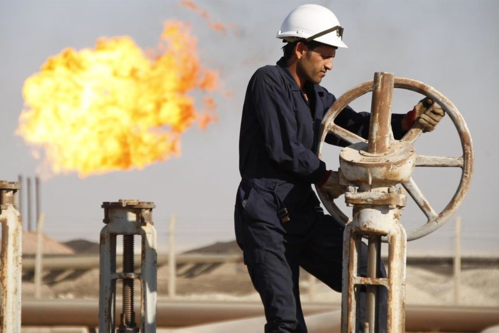 ما أسباب الانسحابات المتتالية لشركات الطاقة من العراق؟