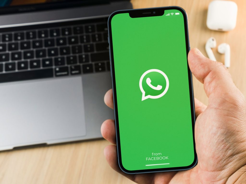 ميزة جديدة في واتساب تغنيك عن البحث في الرسائل المهمة