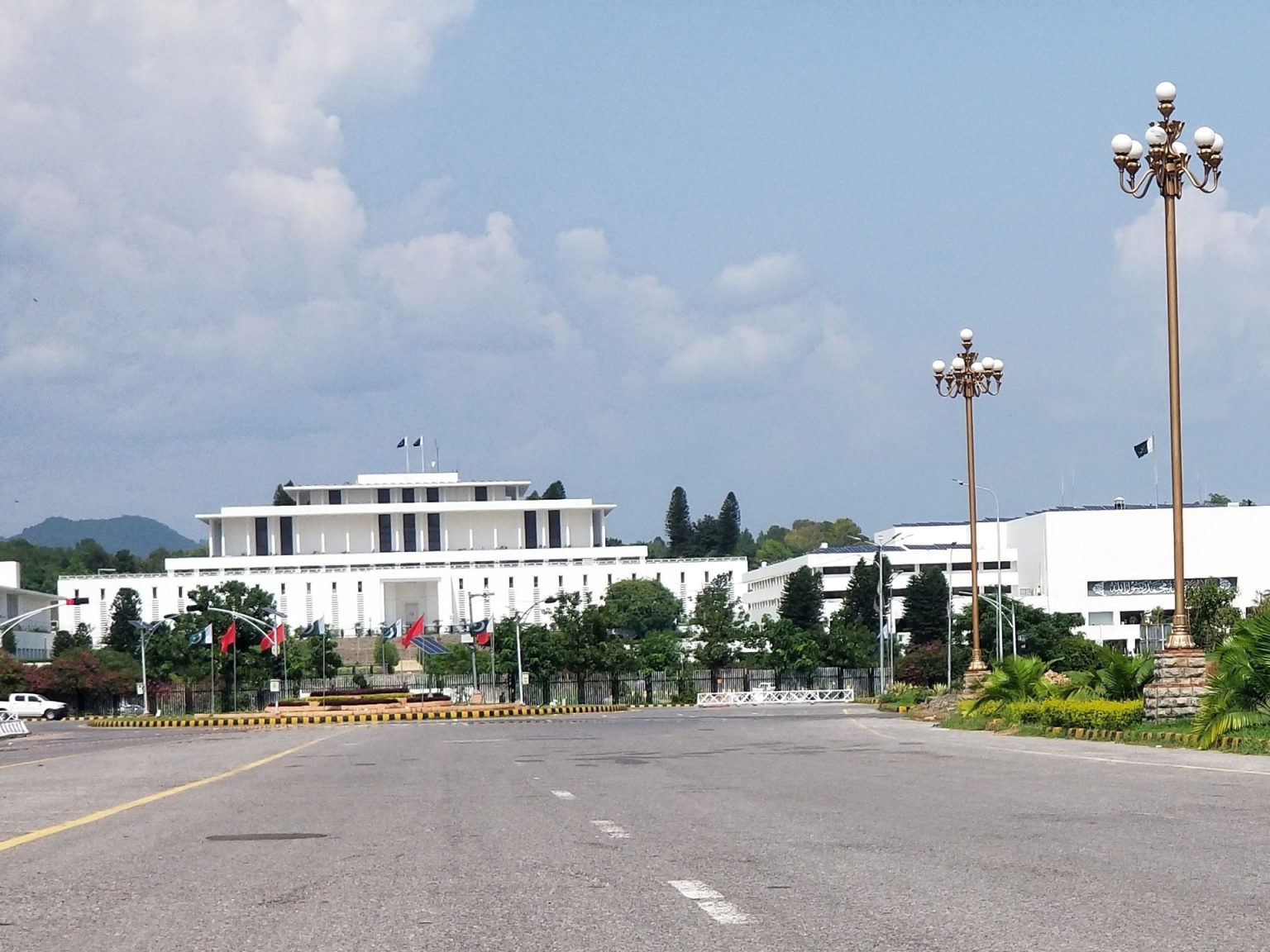 استبعاد سيناريو تشكيل أنصار عمران خان الحكومة المقبلة