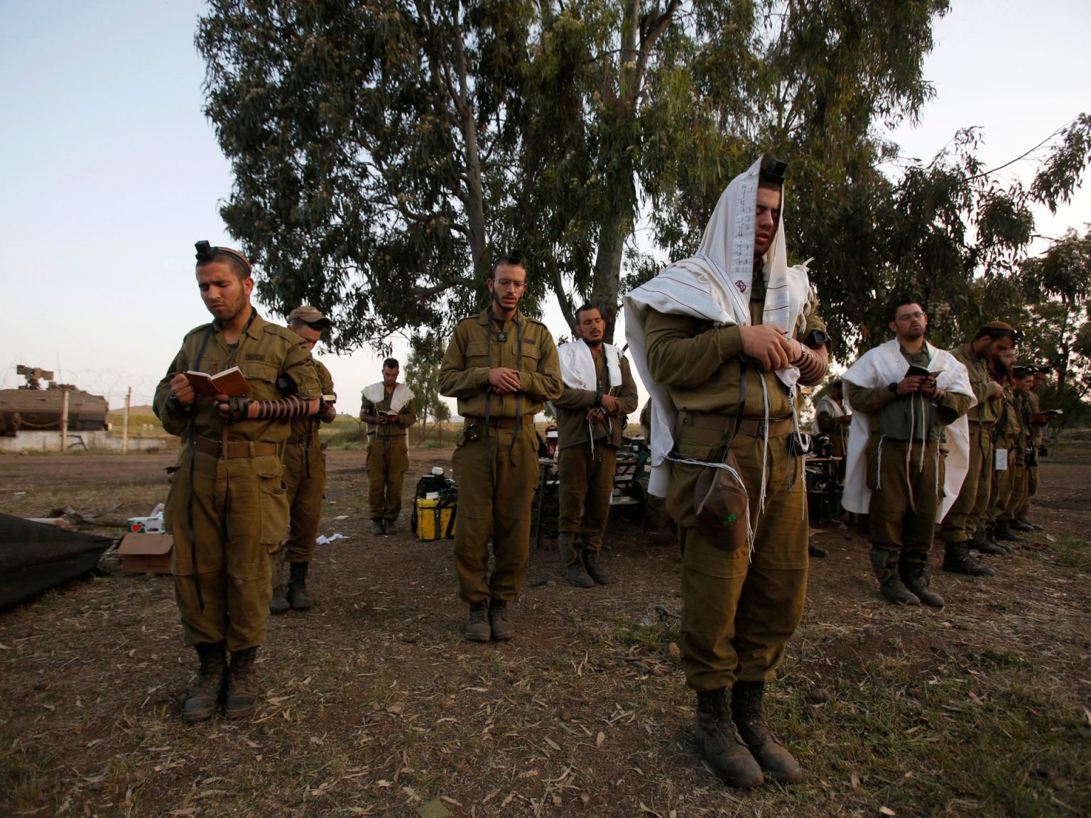 حاخام إسرائيلي يدعو لتجنيد فوري لليهود المتشددين