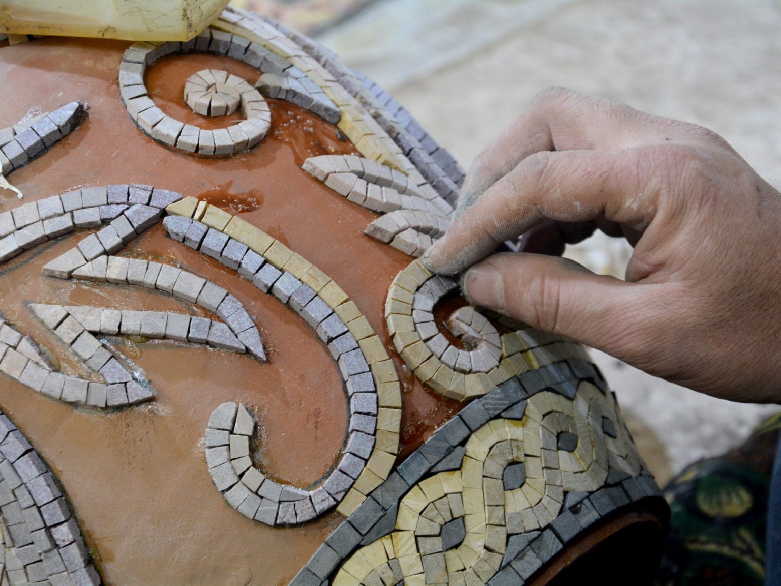 فن الفسيفساء.. مهنة تقاوم الاندثار بعد تهجير صُناعها شمالي سوريا