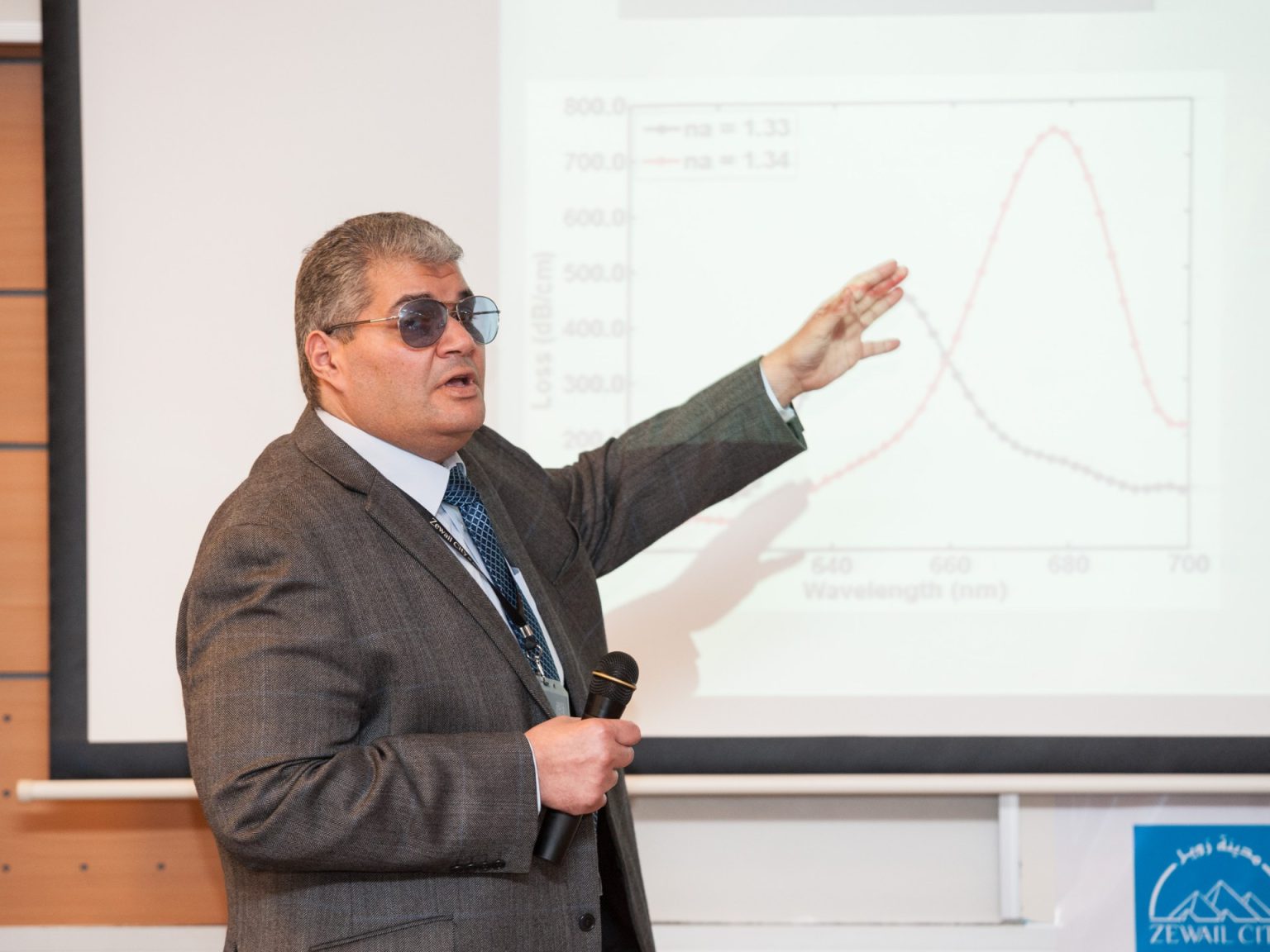 “الجزيرة نت” تحاور عالما عربيا واجه التنمّر ليتربع على عرش “الضوئيات”
