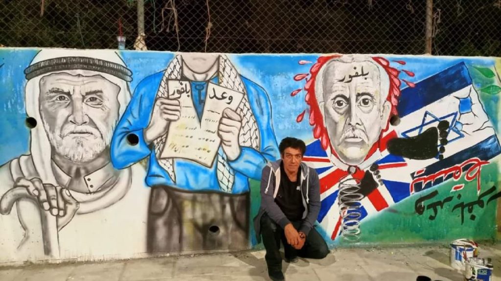 “اللوحة بندقية”.. مزج بين الرسم والكاريكاتير لتوثيق الحرب على غزة