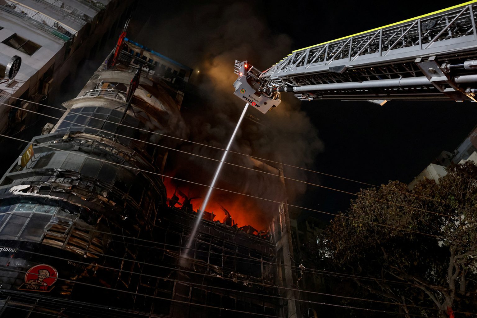 عشرات القتلى في حريق بعاصمة بنغلاديش