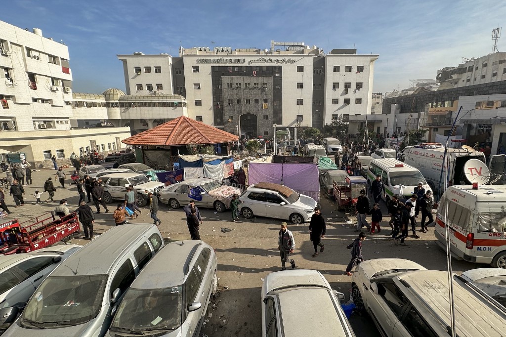 الجيش الإسرائيلي يعلن تنفيذ عملية بمستشفى الشفاء في غزة وأنباء عن “قصف ودبابات”