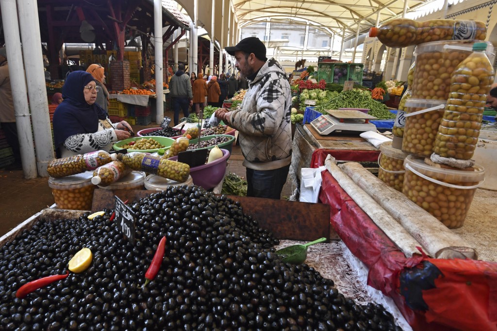 “لست فقيرة لكن لم أعد قادرة”.. أسعار مضاعفة تنهك التونسيين مع قدوم شهر رمضان