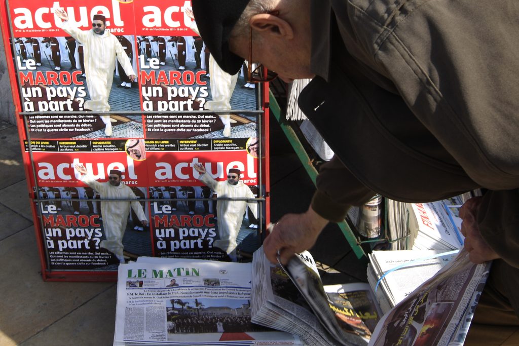المغرب يمنع توزيع مجلة فرنسية بسبب رسم مسيء للنبي محمد