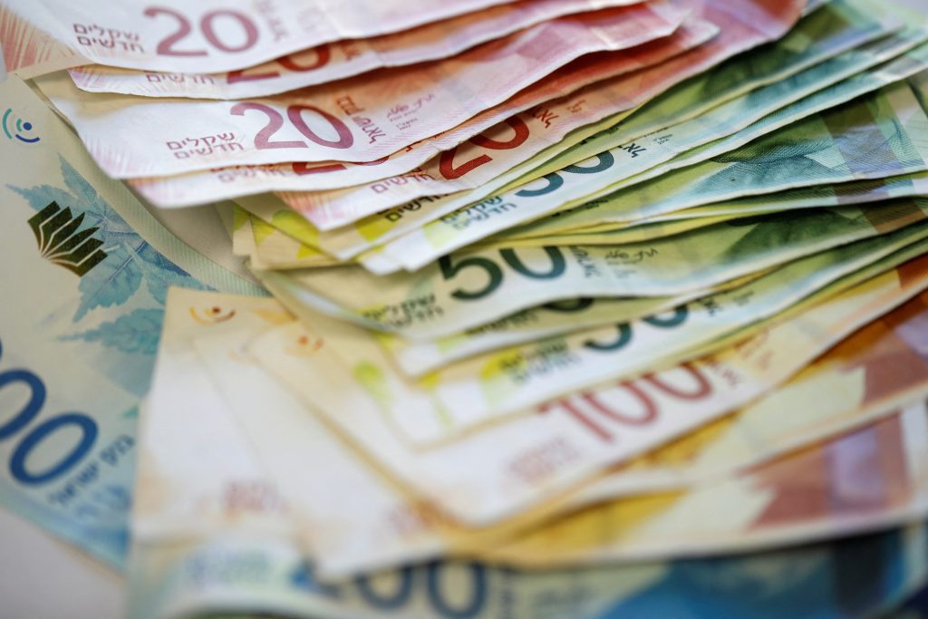 رئيس بورصة تل أبيب يحذر: إسرائيل قد تصبح دولة فقيرة