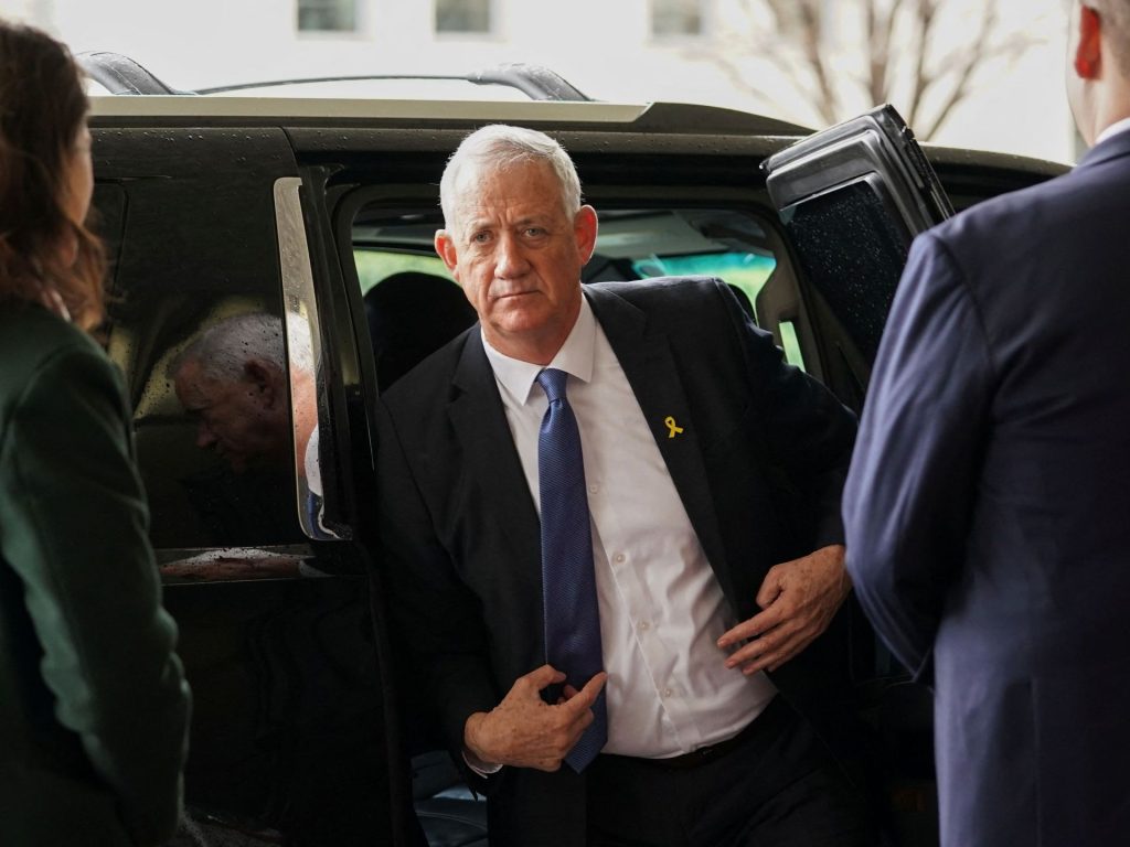 جيروزاليم بوست: نتنياهو عرّض غانتس لملاحقة محتملة في بريطانيا