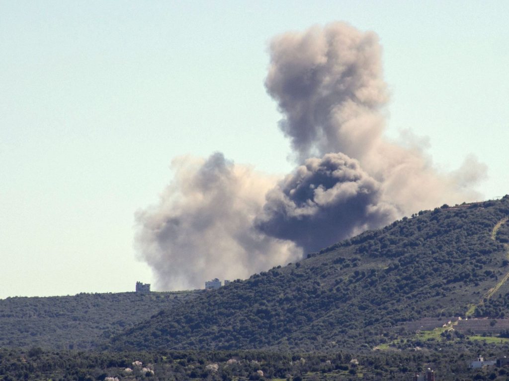 حزب الله يقصف موقعا إسرائيليا وصفارات الإنذار تدوي على الحدود