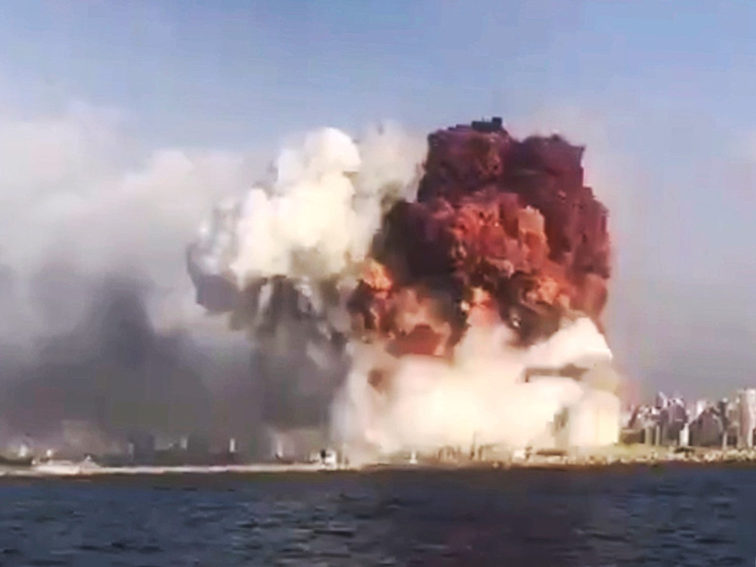 انفجار مرفأ بيروت.. دراسة توضح كيف تأثر الغلاف الجوي به