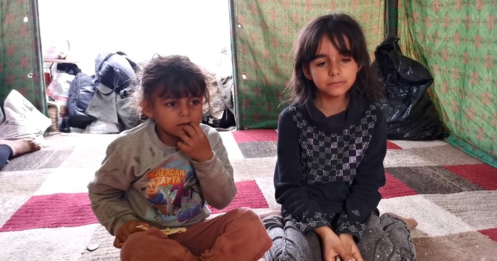 شاهد.. الحياة اليومية لأسر غزّية تعاني النزوح